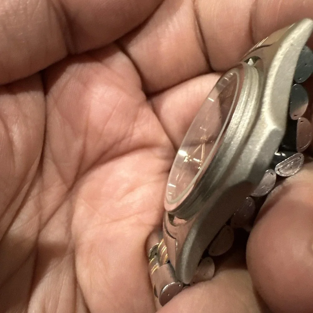 Working Vintage‎ 1980s Guess unisex Watch Two Tone Steel Quartz 42mm Fit 7.5in - Picture 9 of 10